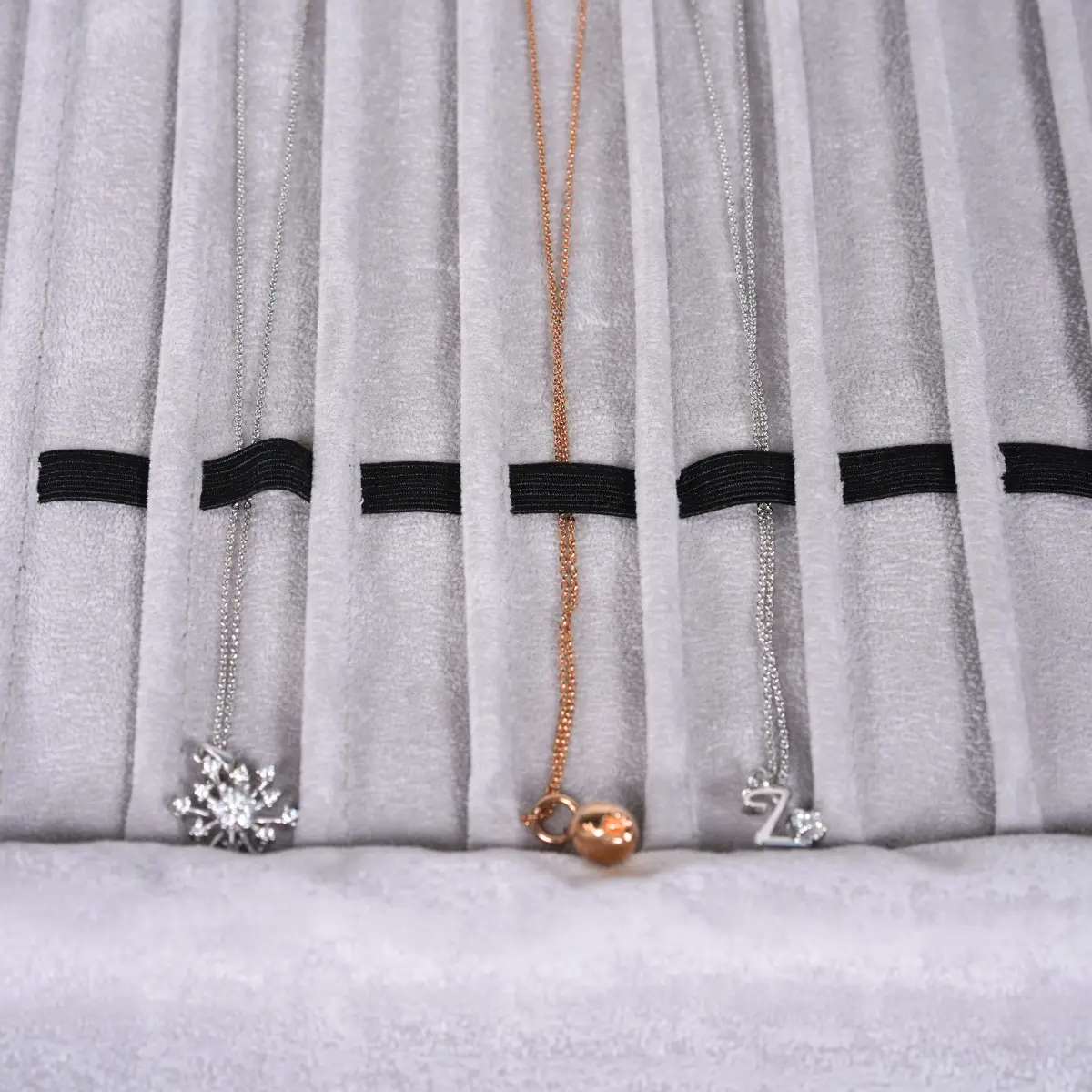 jewellery-wrap-velvet-grey- PON85GE-5 jewellery wrap velvet grey PON85GE - shot on necklace