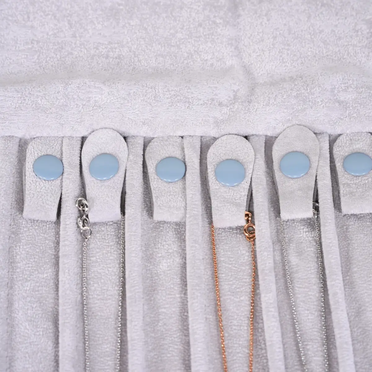 jewellery-wrap-velvet-grey- PON85GE-6 jewellery wrap velvet grey PON85GE - shot on button