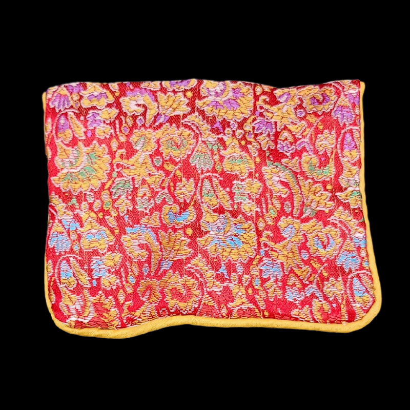 medium chinese pouch