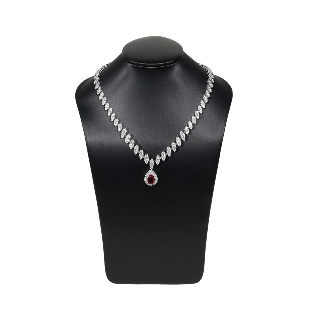 necklace bust medium black