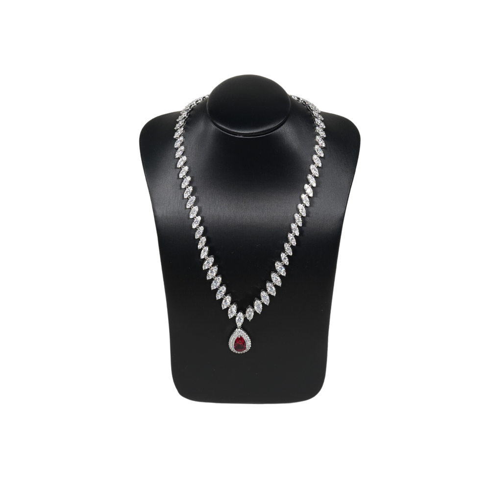 necklace bust small black