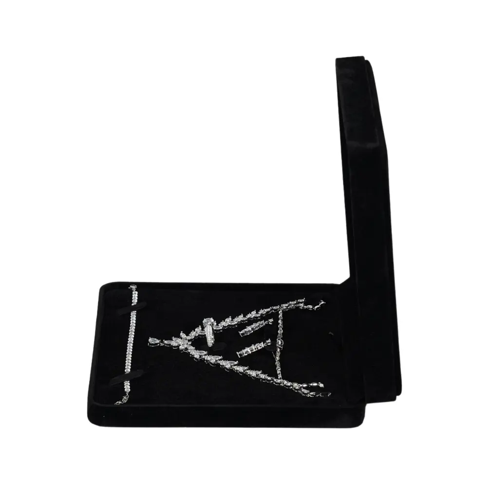 velvet jewllery set box black side view with jeweller